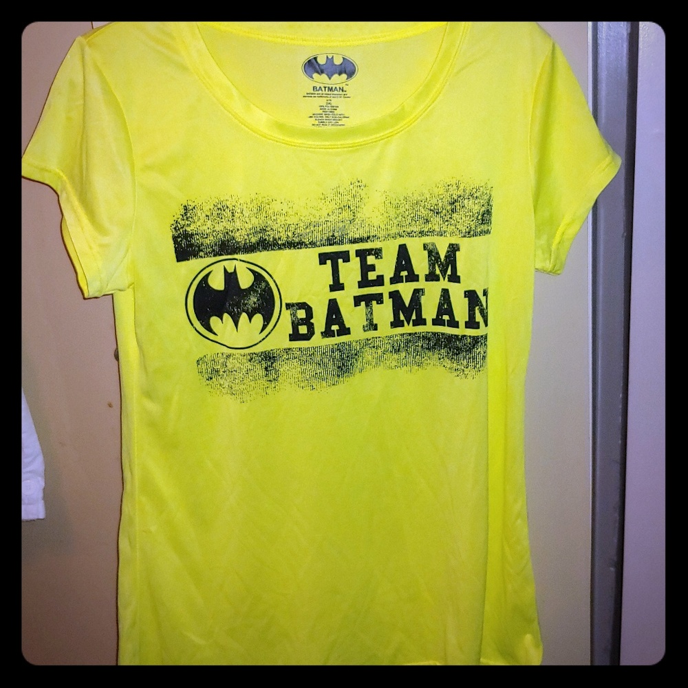 NWOT💛TEAM BATMAN🦇 T-SHIRT (juniors)